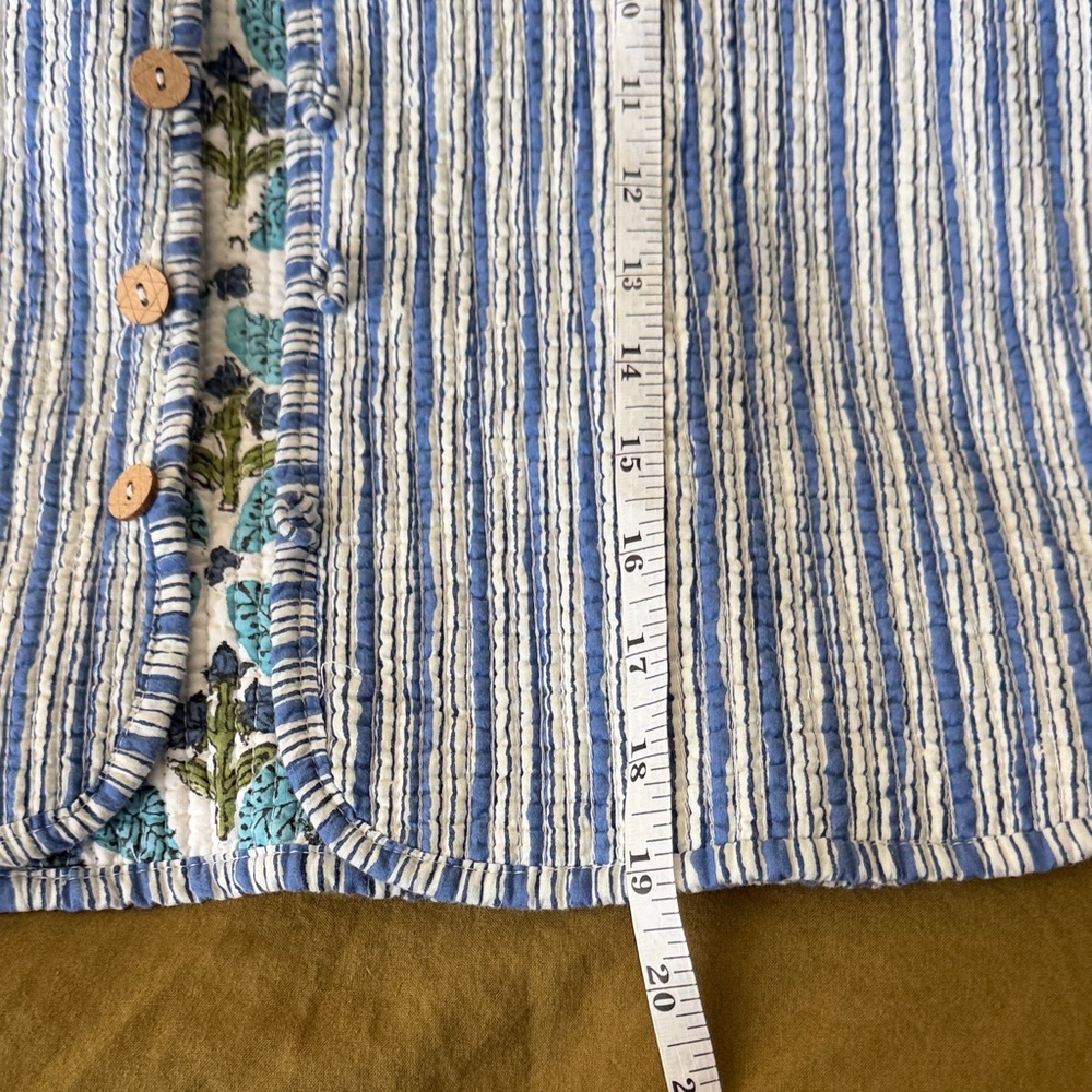 Reversible Striped or flower Button-Front light weight quilted jacket - Picture 6 of 6